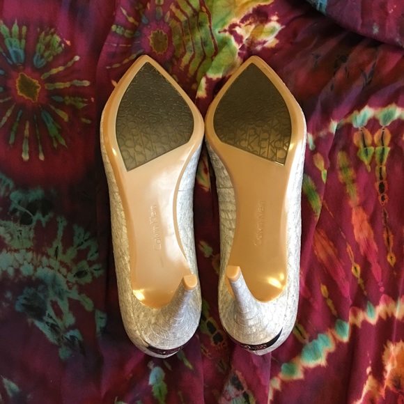 2-1/2” Neutral, Snakeskin-like - Never worn - Picture 5 of 8